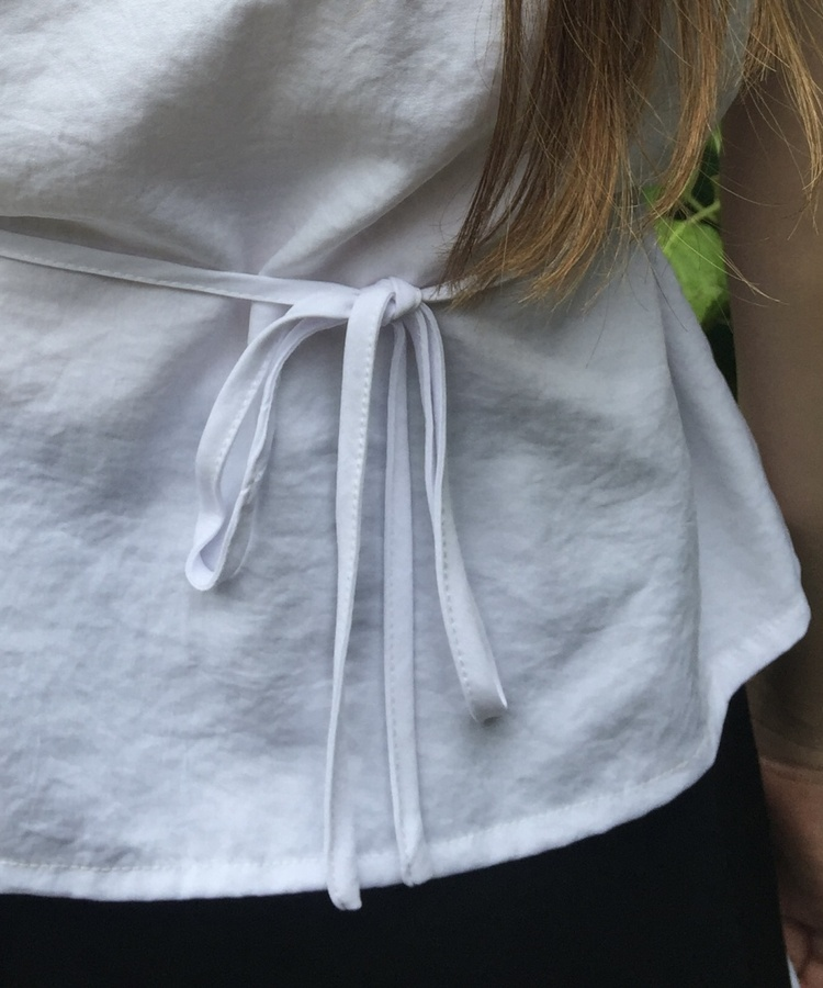 シャーリングスリムクロップシャツ WHITE