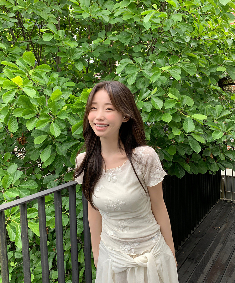 フラワーシアートップス｜半袖Tシャツ｜韓国ファッション通販 SONA