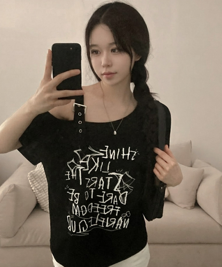 파이더 레터링 언발 버클 벨트 루즈핏 오프 반팔 티셔츠 블랙