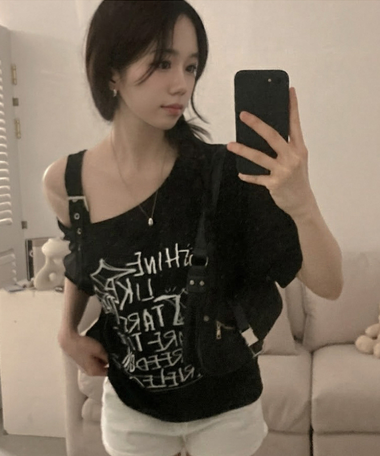 파이더 레터링 언발 버클 벨트 루즈핏 오프 반팔 티셔츠 블랙