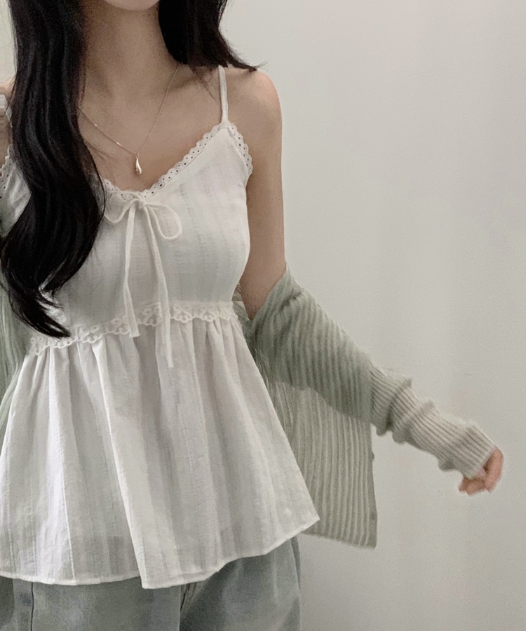 프릴 펀칭 레이스 리본나시 블라우스 화이트