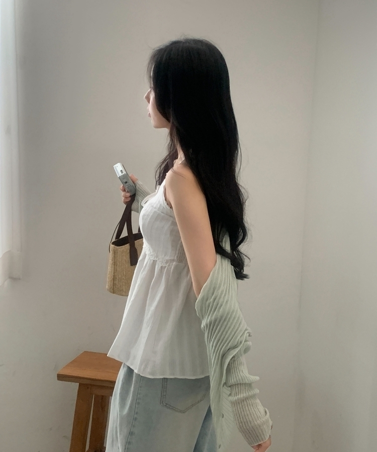 프릴 펀칭 레이스 리본나시 블라우스 화이트