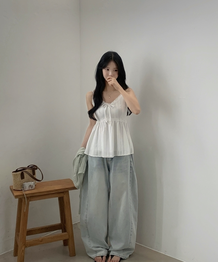 프릴 펀칭 레이스 리본나시 블라우스 화이트