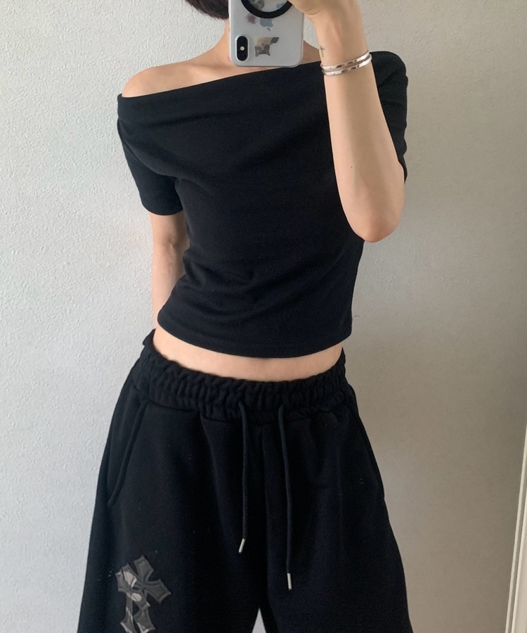 クロップドドレープオフショル半袖Tシャツ BLACK