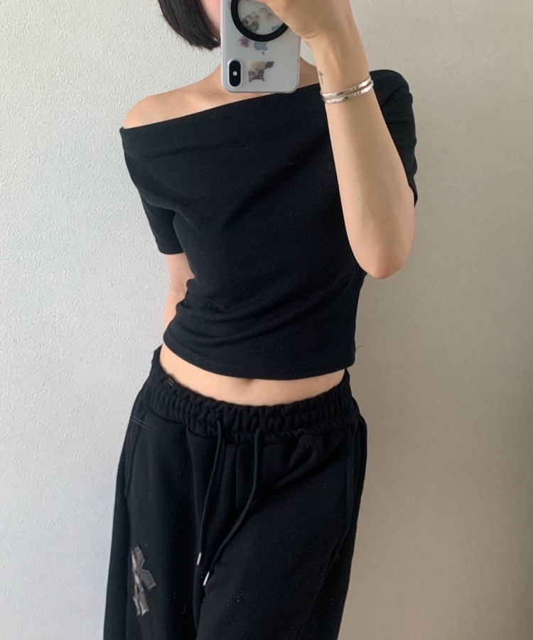 クロップドドレープオフショル半袖Tシャツ BLACK