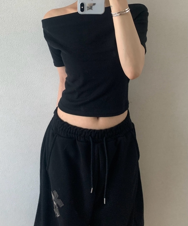 クロップドドレープオフショル半袖Tシャツ BLACK