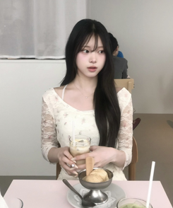 잔꽃 레이스 7부 티셔츠