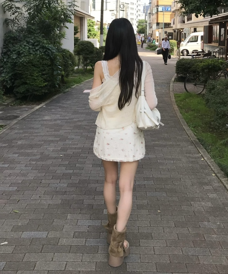 진주 버튼 시스루 셔링 가디건 아이보리
