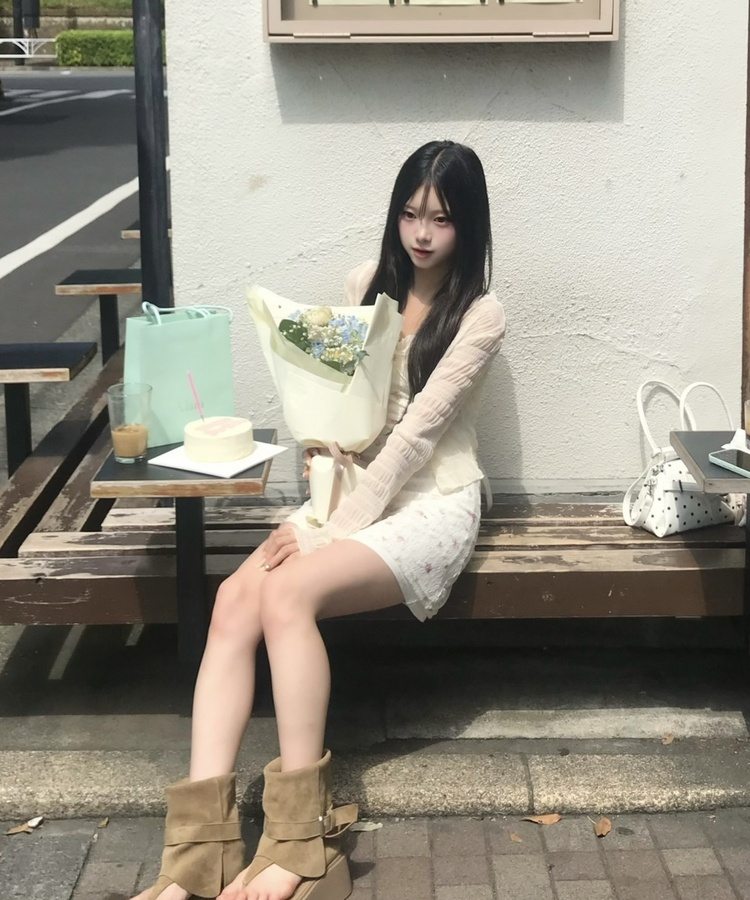 진주 버튼 시스루 셔링 가디건 아이보리