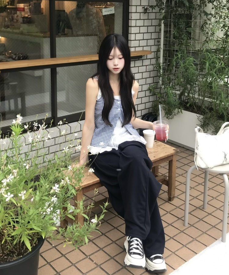 체크 프릴 레이어드 나시 블라우스 아쿠아블루