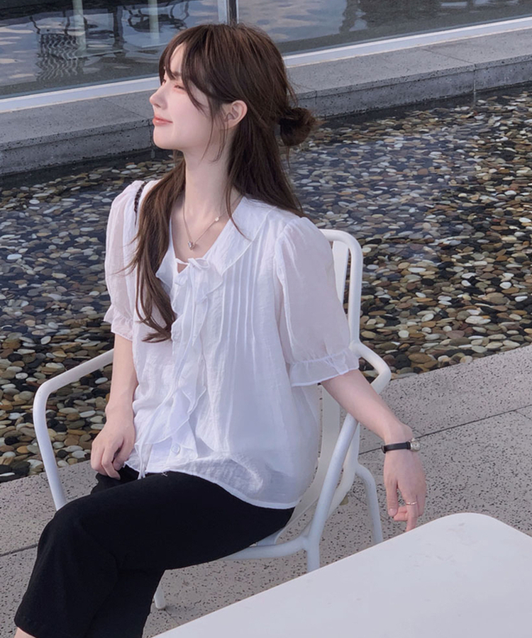 사랑스러움을 블라우스로 만든다면멜로아 셔링 퍼프 반팔 썸머 루즈핏 리본 블라우스 아이보리