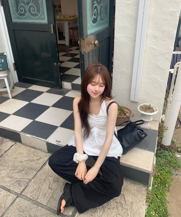 リベットピンタックセミワイドパンツ BLACK