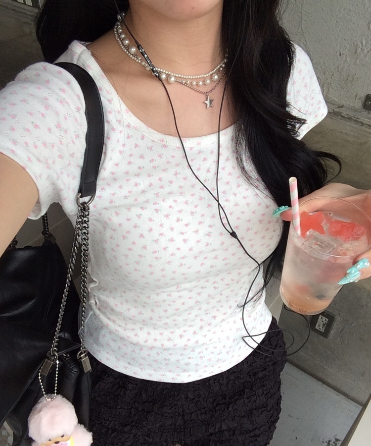 ミニフラワースリムフィットTシャツ IVORY