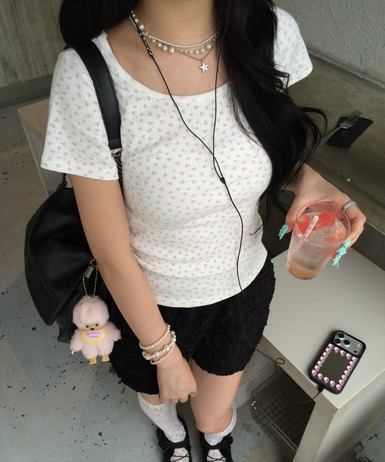 ミニフラワースリムフィットTシャツ IVORY