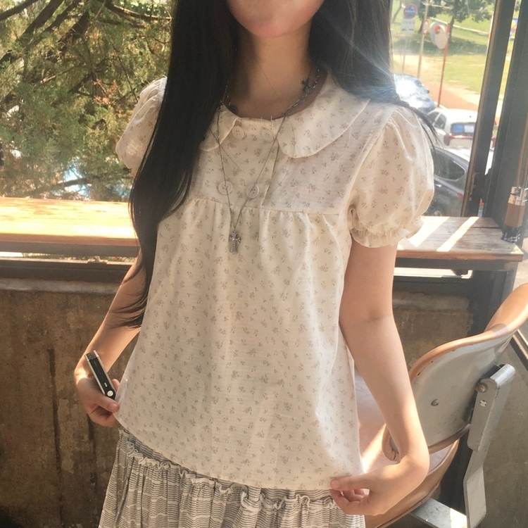 4버튼 더블버튼 둥근카라 반팔 퍼프 블라우스 모리걸 빈티지 잔꽃 러블리 오버핏 프리사이 베이지