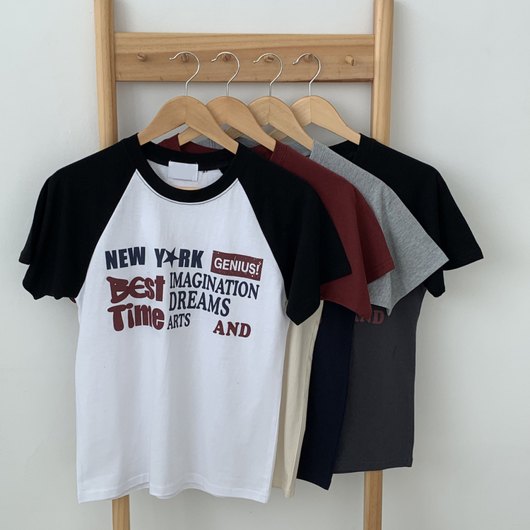 ラグランデザインプリントセミクロップTシャツ