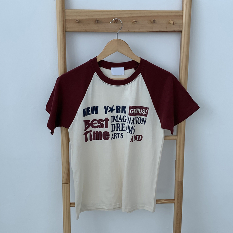 ラグランデザインプリントセミクロップTシャツ