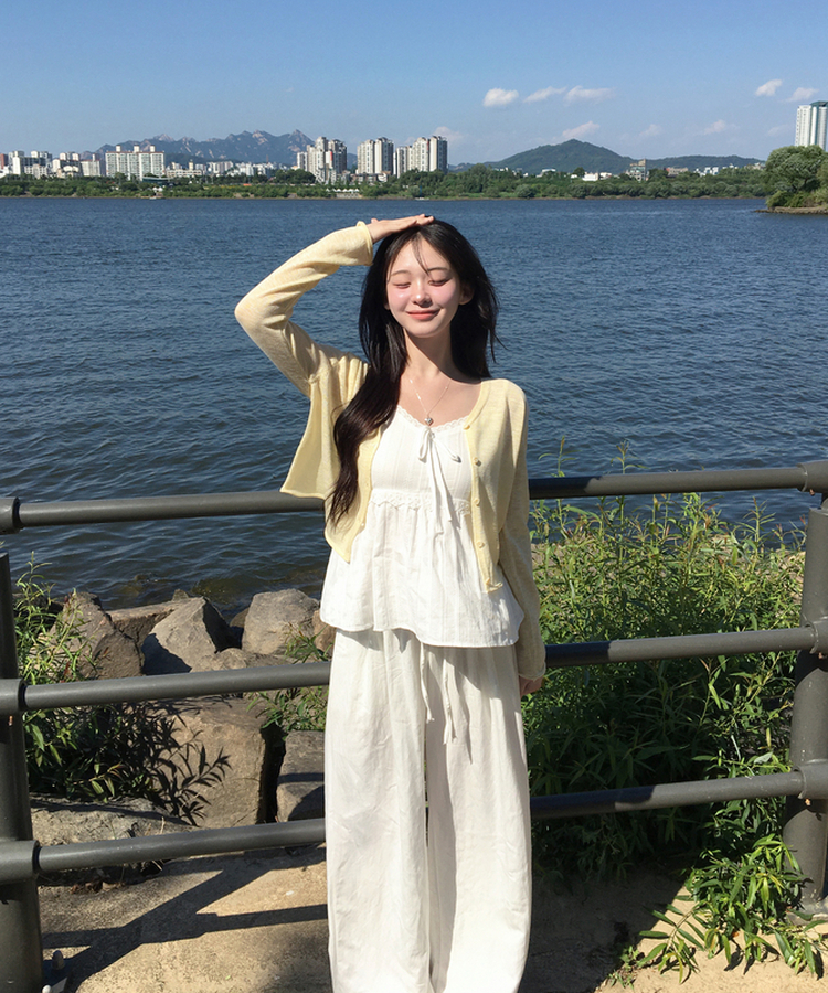 헨리 레이스 리본 나시 블라우스 스모크밴딩 끈 뷔스티에 여리여리 데이트룩 레이어드 여름나시여름블라우스썸머룩호캉스룩 화이트