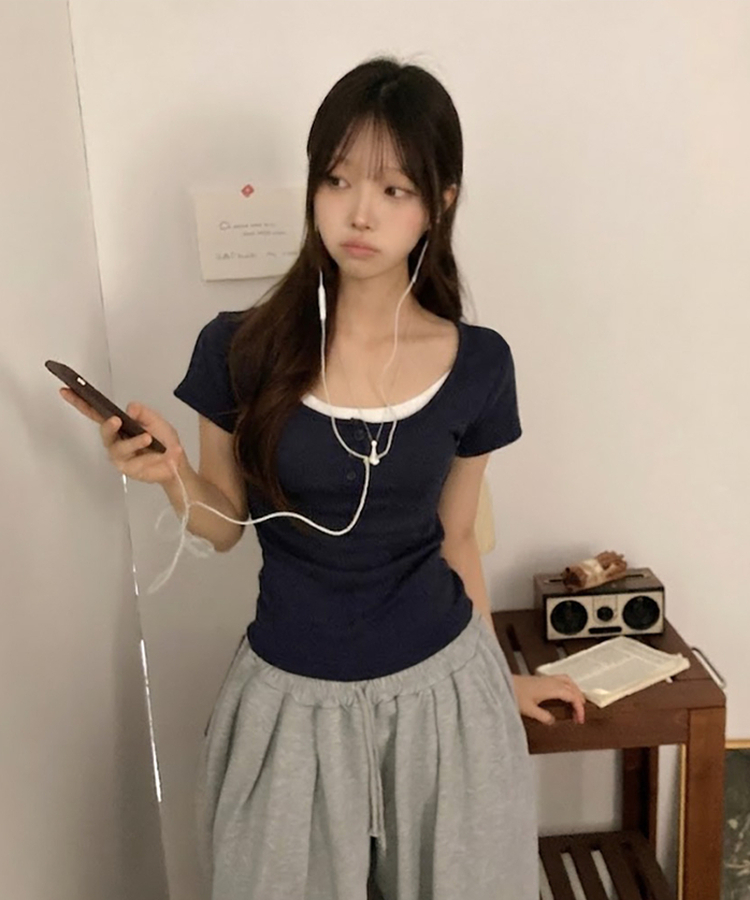 스토리 배색 버튼 이너티 레이어드 반팔 티셔츠 네이비