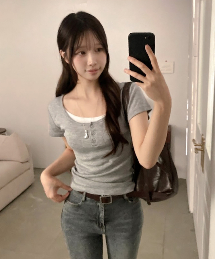 스토리 배색 버튼 이너티 레이어드 반팔 티셔츠 그레이