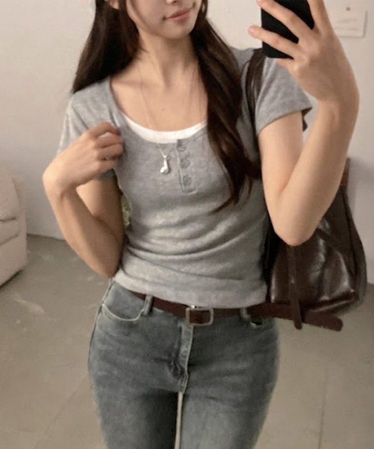 스토리 배색 버튼 이너티 레이어드 반팔 티셔츠 그레이