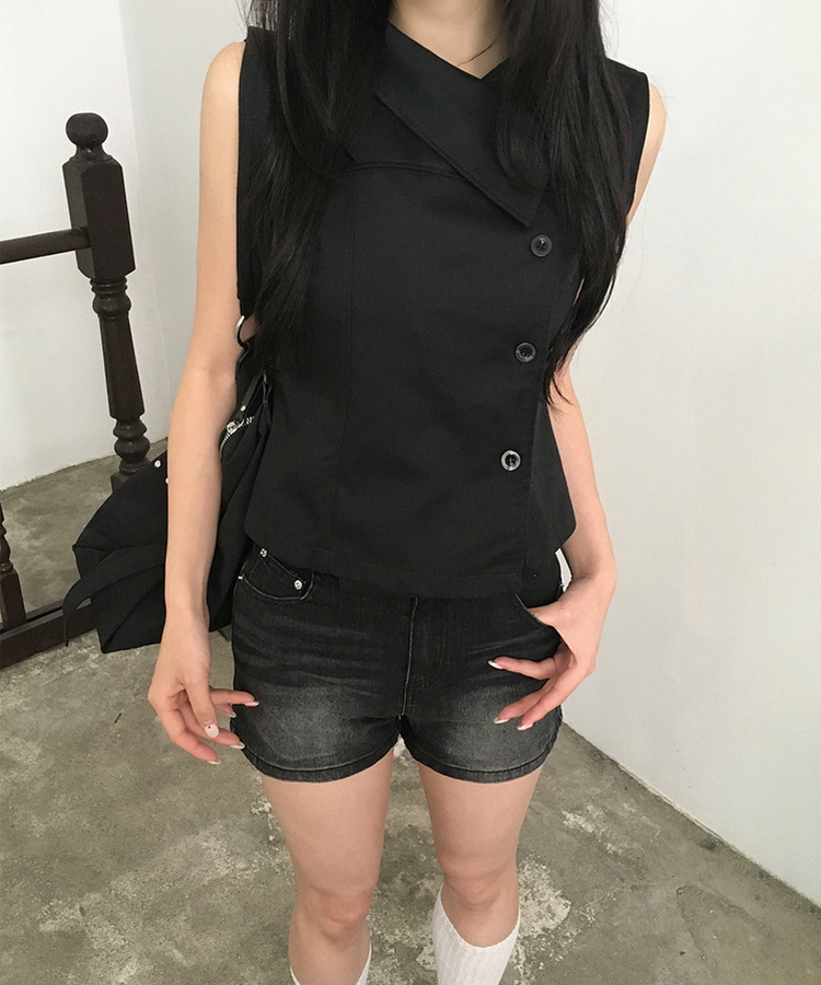 スリムハイネックボタンノースリーブジャケット BLACK