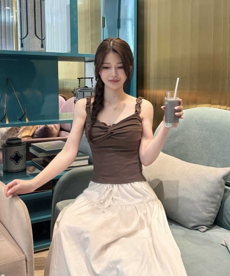 펀칭 레이스 셔링 프릴 나시 브라운