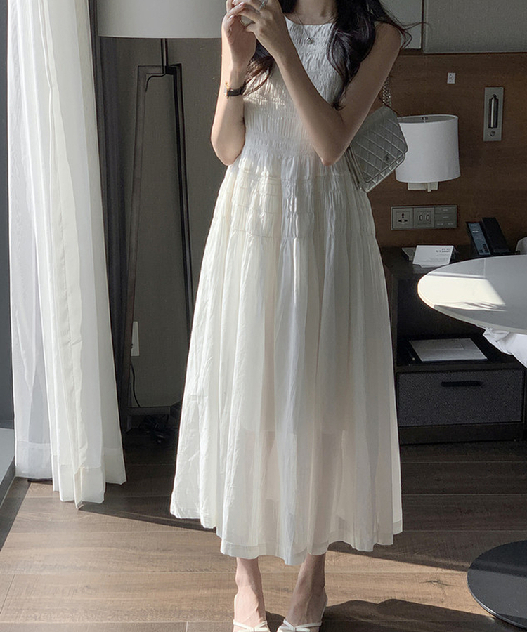 シャーリングノースリーブロングワンピース IVORY