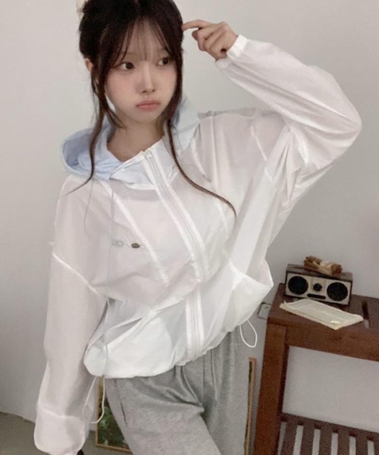 치코 후드 배색 팬던트 바람막이 점퍼 화이트