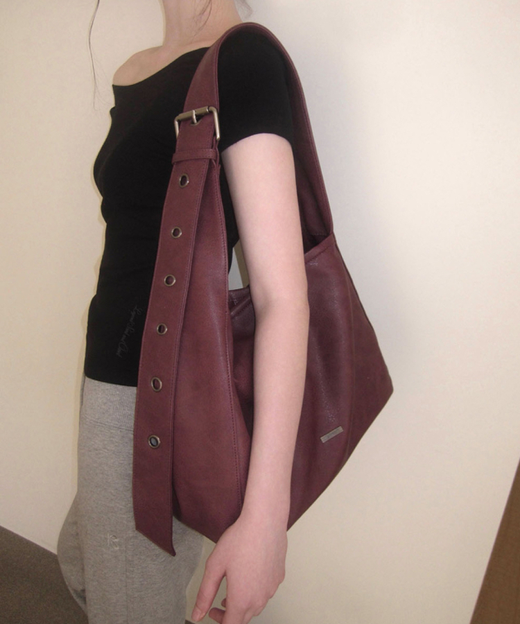 リブレザーアイレットショルダーバッグ BURGUNDY