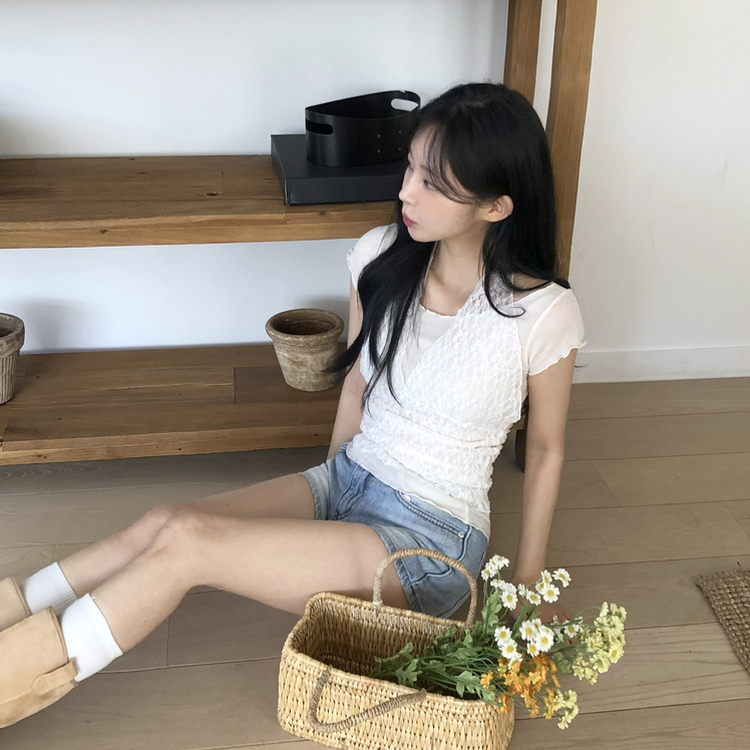 【SET】レースホルターネックキャミ＋フリル半袖Tシャツ IVORY