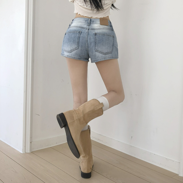ライトブルーローライズデニムショートパンツ LIGHT BLUE