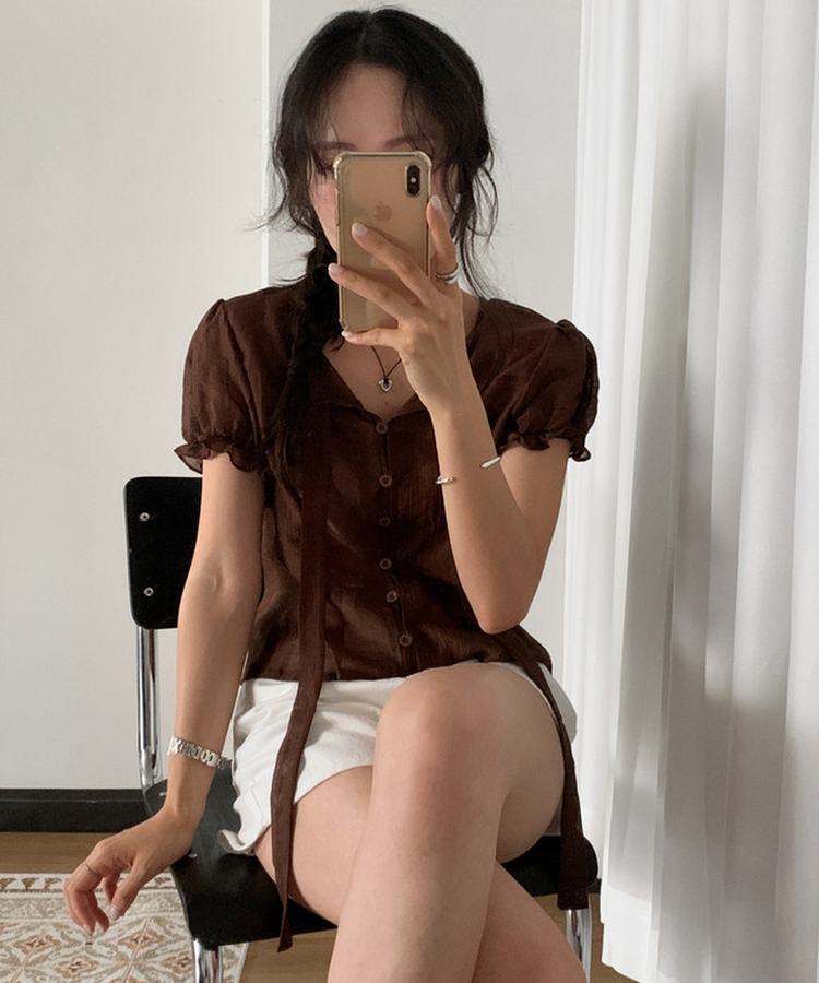 シアーパフストラップ半袖ブラウス BROWN