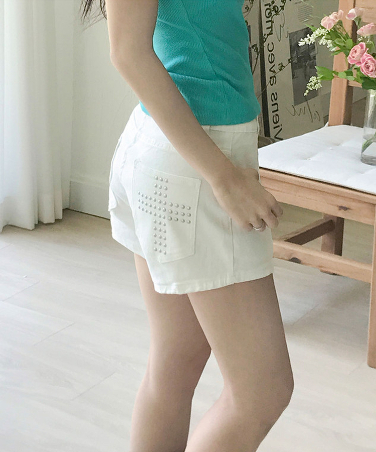 クロススタッズコットンショートパンツ IVORY