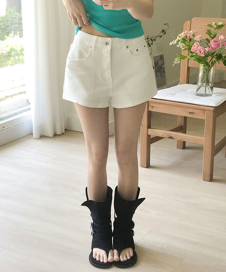 クロススタッズコットンショートパンツ IVORY
