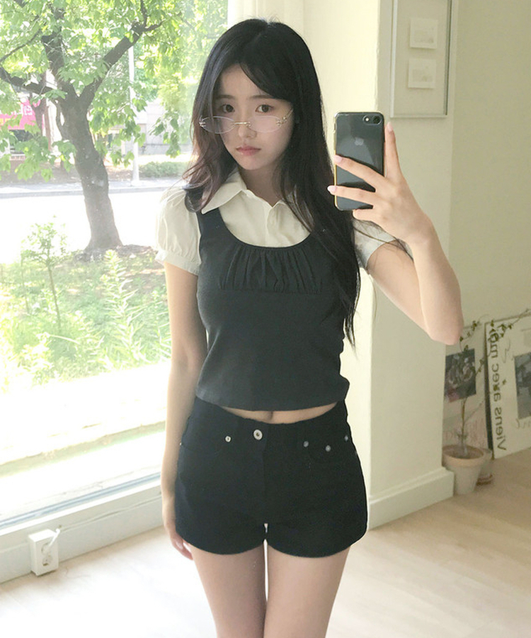유클 셔링 배색 반팔 블라우스 먹색