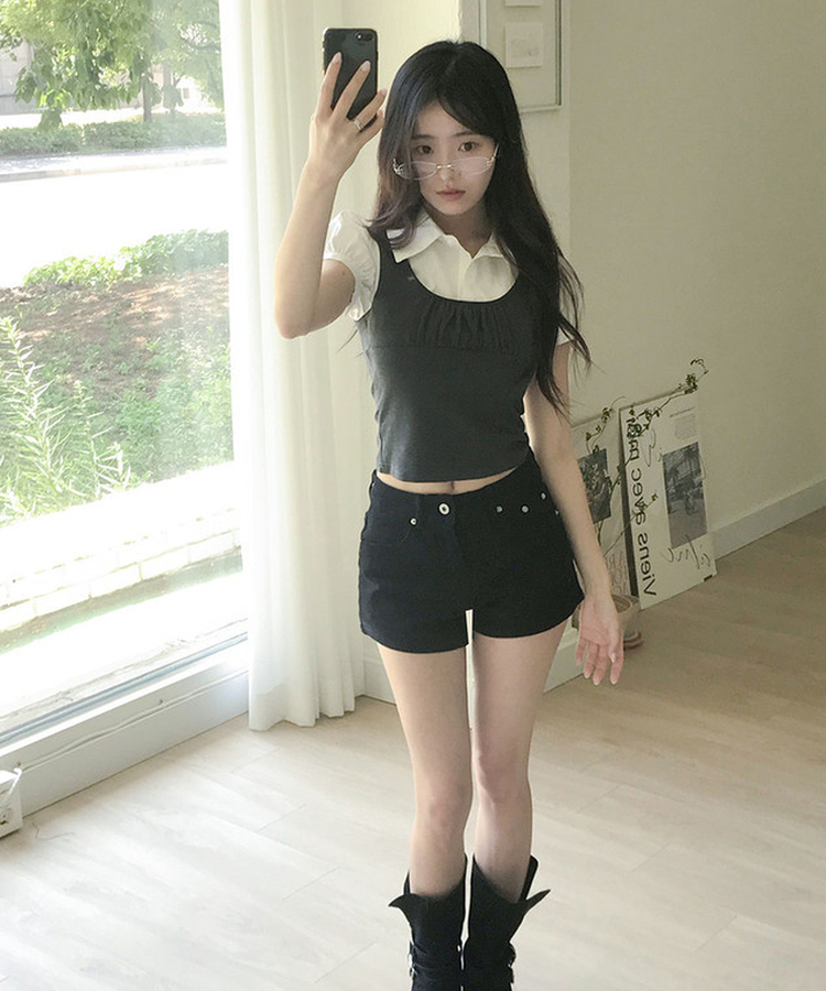 유클 셔링 배색 반팔 블라우스 먹색