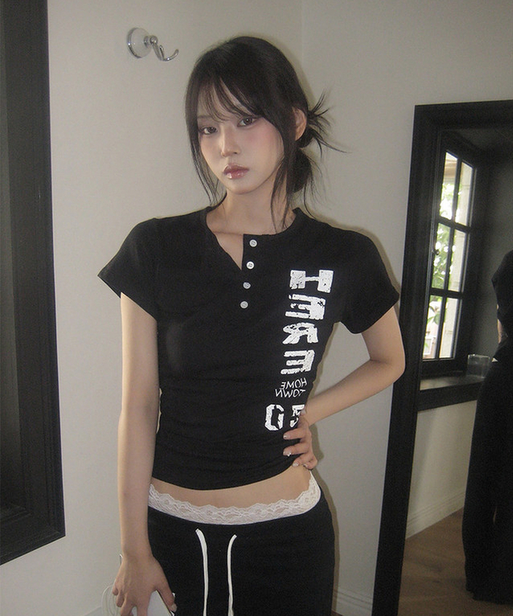 プリントヘンリーネックボタン半袖Tシャツ BLACK