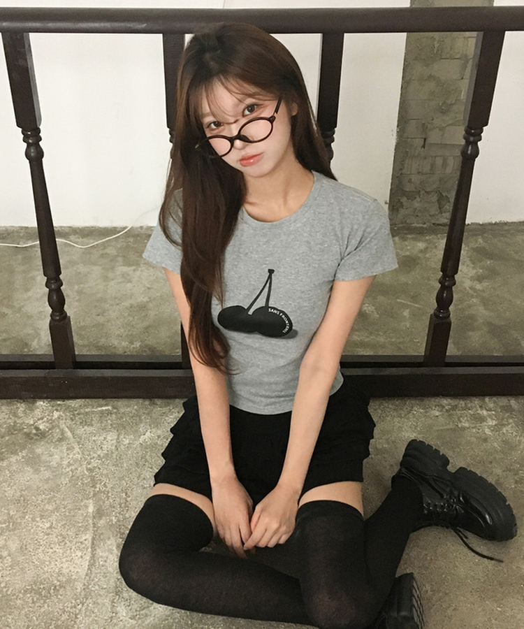 チェリープリントスリム半袖Tシャツ GREY