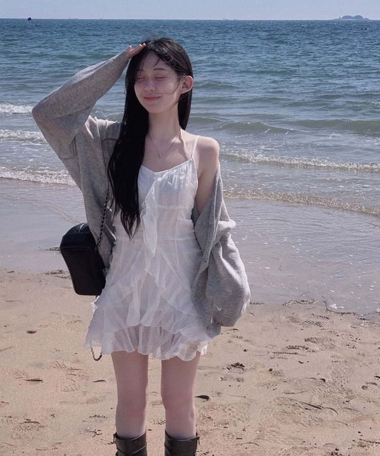 디자인부터 청순한 무드 밀키 시그널 프릴 셔링 캉캉 홀터 나시 미니 원피스 화이트