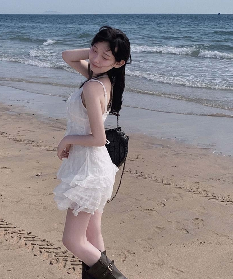 디자인부터 청순한 무드 밀키 시그널 프릴 셔링 캉캉 홀터 나시 미니 원피스 화이트