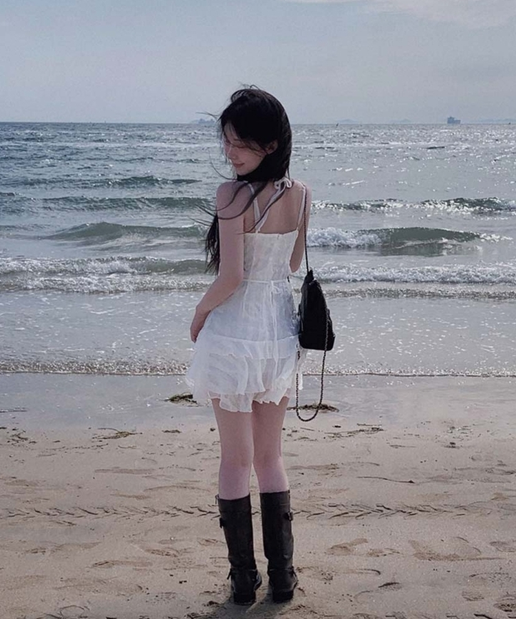 디자인부터 청순한 무드 밀키 시그널 프릴 셔링 캉캉 홀터 나시 미니 원피스 화이트