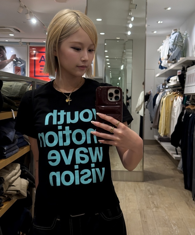 컬러 레터링 컴팩트 티셔츠 블랙