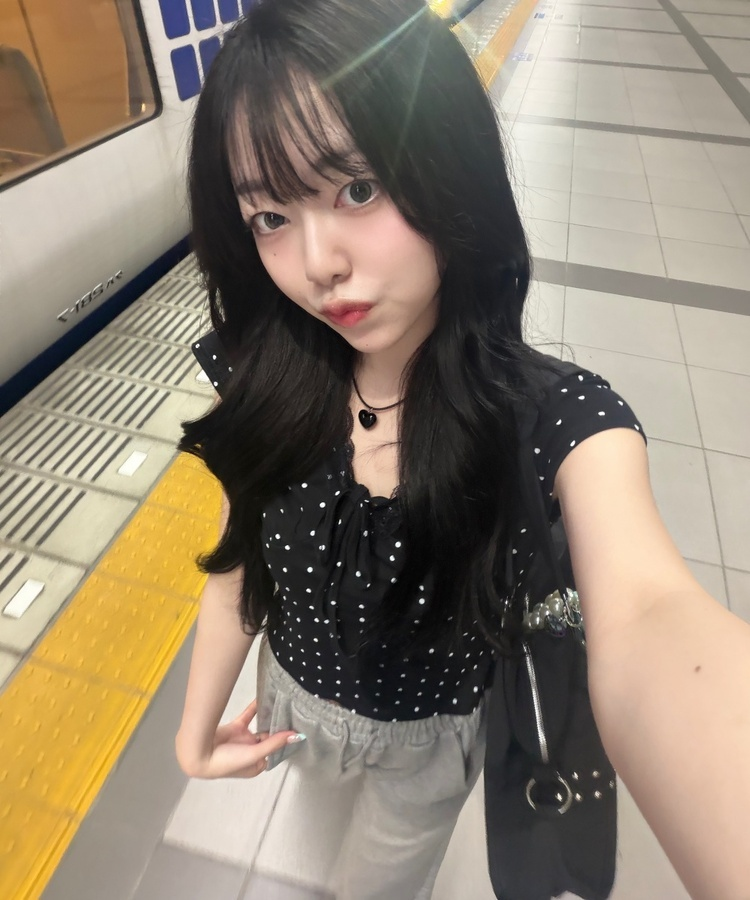 레이스 브이넥 도트 탑 블랙