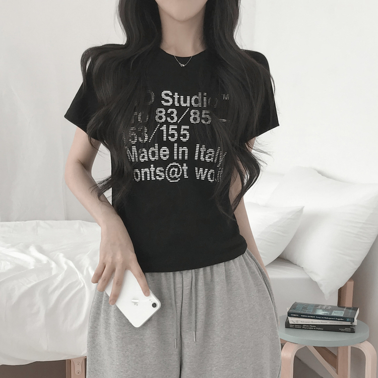 レタリングラウンドセミクロップドTシャツ BLACK