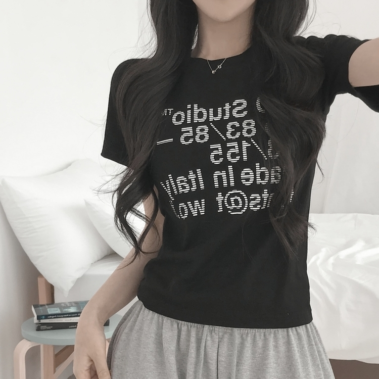 レタリングラウンドセミクロップドTシャツ BLACK