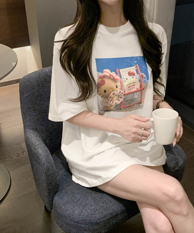 日焼けキティボックスTシャツ IVORY