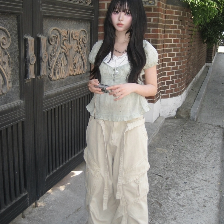 플라워 스카시 펀칭 베이비돌 반팔 퍼프 블라우스 카키