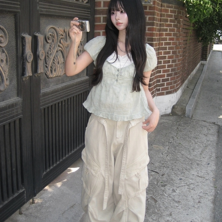 플라워 스카시 펀칭 베이비돌 반팔 퍼프 블라우스 카키