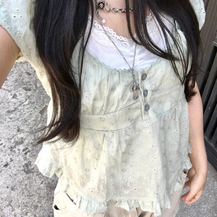 플라워 스카시 펀칭 베이비돌 반팔 퍼프 블라우스 카키